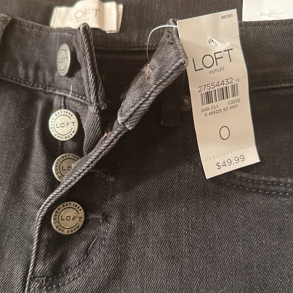 Loft black stretchy rolled denim shorts with buttons - Picture 4 of 6